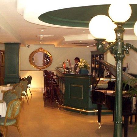 The Crown Hotel バギバ エクステリア 写真